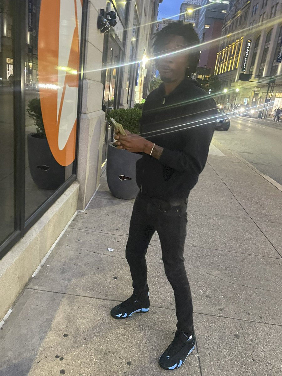 paperrouteajiz's tweet photo. On my Kanye  shit💰💰💰 https://t.co/BCv8aHCsab