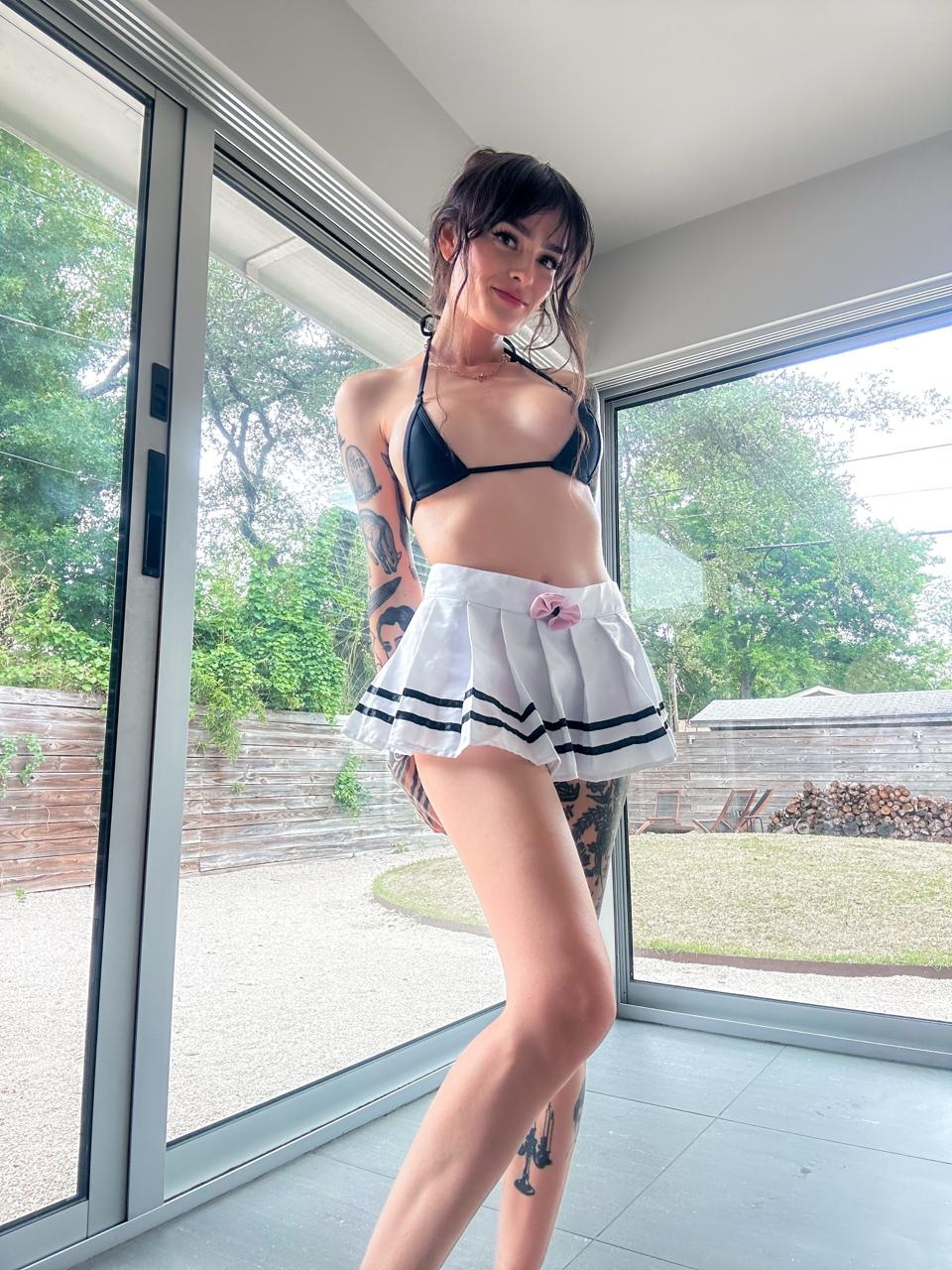 Under my little dress https://t.co/T1fz5mjwgN