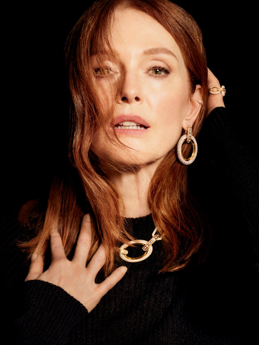 MessikaJewelry's tweet photo. Maison Ambassador #JulianneMoore wears Groove in yellow gold and diamonds, ahead of the unveiling of Messika’s latest High Jewelry collection.
A new chapter will soon be revealed.
#Messika #DiamondsInMotion https://t.co/WOy0VtotO0