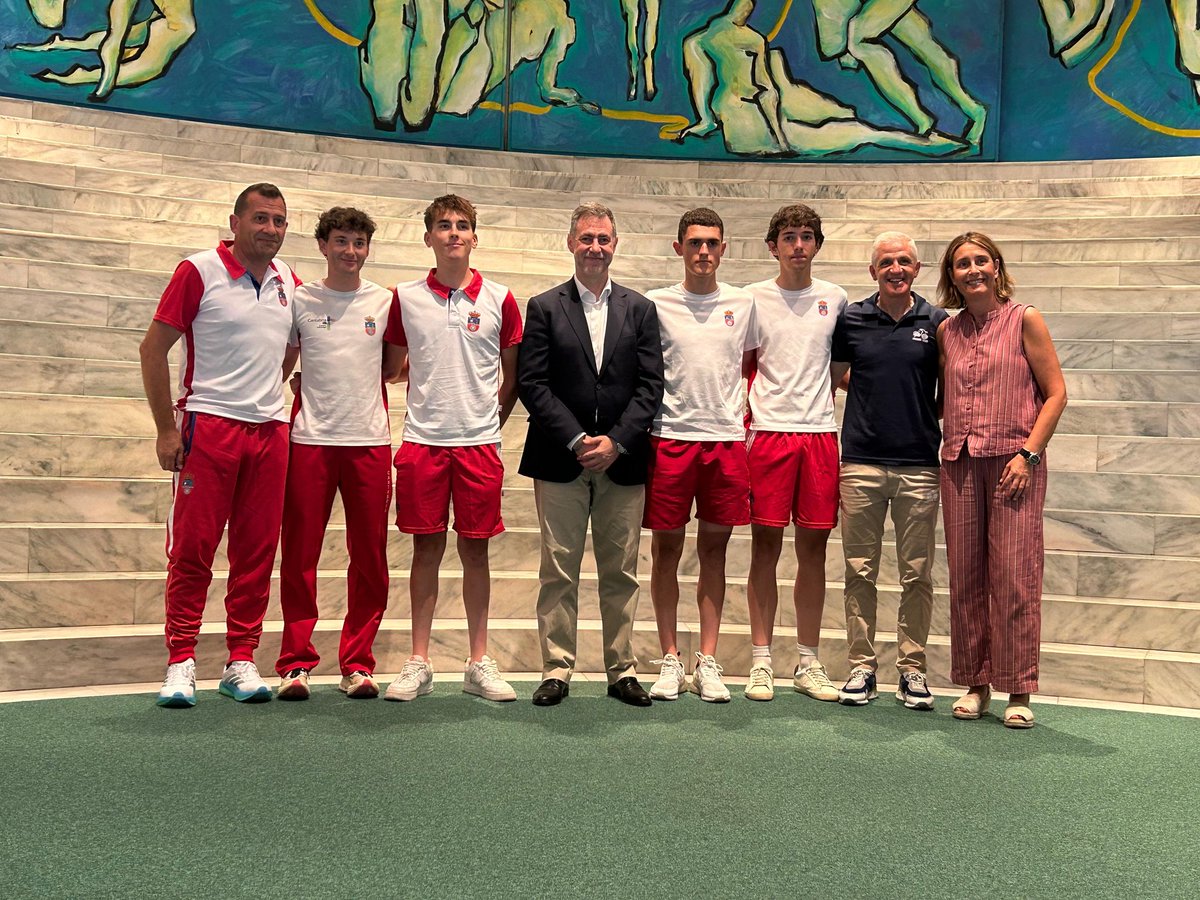 fcciclismo's tweet photo. Recibimiento del Consejero de Cultura Turismo y Deporte del Gobierno de Cantabria Luis Martínez Abad y la Directora de Deporte Susana Ruiz a los medallistas con la Selección Cántabra de Ciclismo en los Nacionales de CX, Gravel y Carretera Junior y Sub23.
@cantabriaes https://t.co/nBqdEHhycf