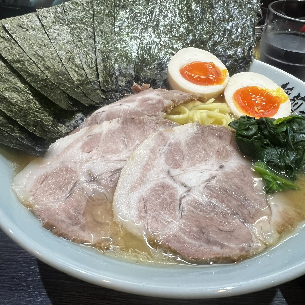 snryu's tweet photo. 蔵前家
中チャーシューメン(かたい、うすい、ふつう)TP味付けたまご、のり
ライス
ピリ辛ねぎ
#ラー活　
最高でした!!!!!! https://t.co/hxqZXNYH2B