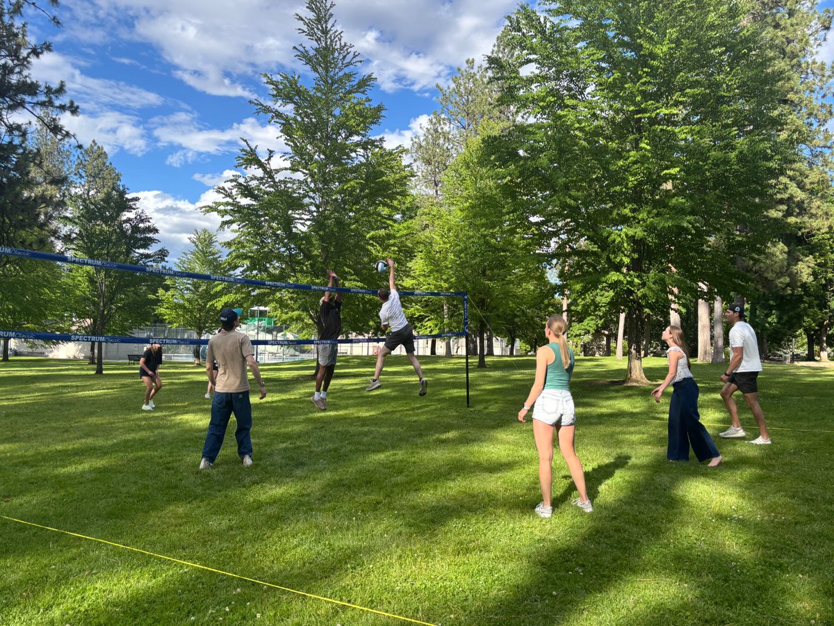 WSUMedicine's tweet photo. Most likely to finish MS1 with tacos and the best people. 🌮🩺 

Our class of 2029 all gathered together and celebrated the end of the school year at Comstock Park! 

Cheers to year one with the WSU Medicine Class of 2029! ❤️ https://t.co/nlxN1WBaos