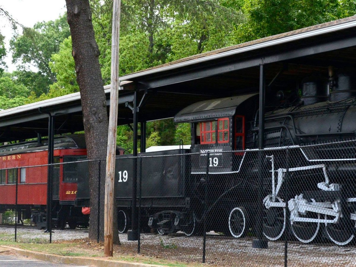 VisitOld96SC's tweet photo. The Old 96 District has no shortage of hands-on, educational experiences worth the drive.

A few favorites include:
👉 Battle of Musgrove Mill State Historic Site
👉 Hickory Hill Milk Farm Tours
👉 Railroad Historical Center

Find all 11 field trips at https://t.co/SNMpGCofhx https://t.co/u0UwFBlAFt