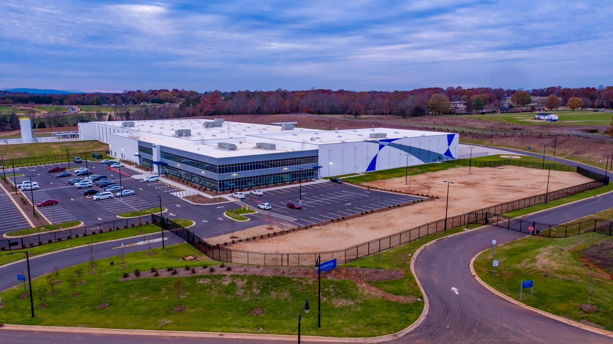 NCCommerce's tweet photo. #News: Governor Stein has announced that Goldhofer Inc., a global manufacturer of heavy transport and airport ground support equipment, will create 80 new jobs in Catawba County.

Read about Goldhofer's expansion: https://t.co/xgQvZPzQoX

#ManufacturingDev #TechTuesday https://t.co/J7DNICVWhZ