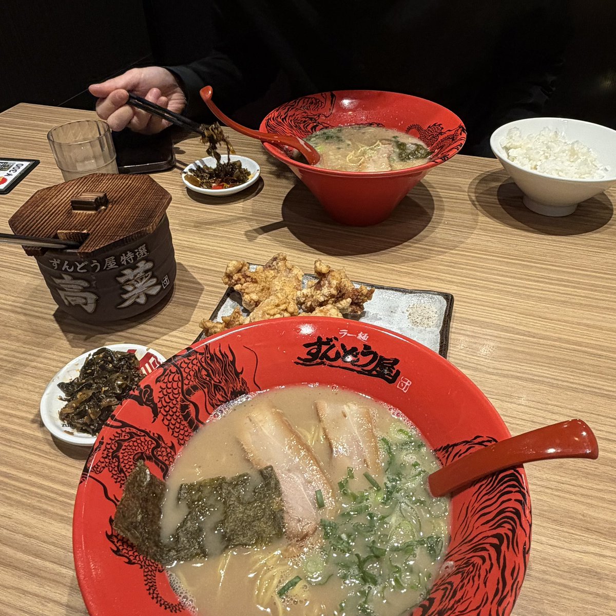 thinkE329's tweet photo. ずんどう屋の高菜とミスドのハニーチュロ愛してる https://t.co/S9mnQaJl1i