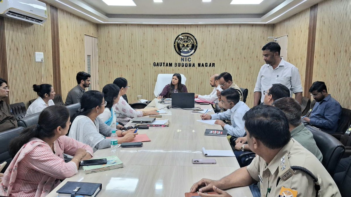 dmgbnagar's tweet photo. नार्को कोऑर्डिनेशन सेंटर के अंतर्गत जिला स्तरीय समिति की समीक्षा बैठक में अवैध मादक पदार्थों के स्रोतों पर प्रभावी ��ोक लगाने, जन-जागरूकता बढ़ाने और अवैध नशे के विरुद्ध सख्त कार्रवाई सुनिश्चित करने हेतु संबंधित अधिकारियों को आवश्यक दिशा-निर्देश दिए। @CMOfficeUP @UPGovt https://t.co/ubFjTeIHOU
