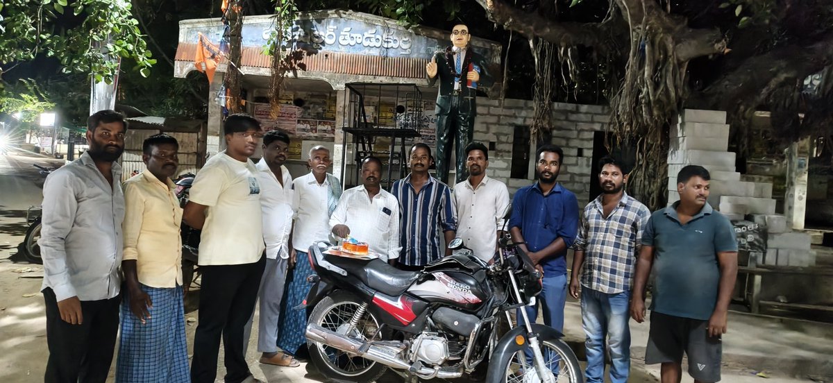 KomaramRam7's tweet photo. బిఎస్పీ రాష్ట్ర రథ సారధి, రాష్ట్ర అధ్యక్షులు, మాజీ డిప్యూటీ మేయర్ బడంగ్ పేట్ గౌ.శ్రీ. ఇబ్రాం శేఖర్ అన్న గారి 52వ జన్మదిన శుభాకాంక్షలు.
@ibram_shekar
#ibramshekar 
#bsptelangana 
#BspIndia 
#Nagarkurnool https://t.co/pIE89xucWe