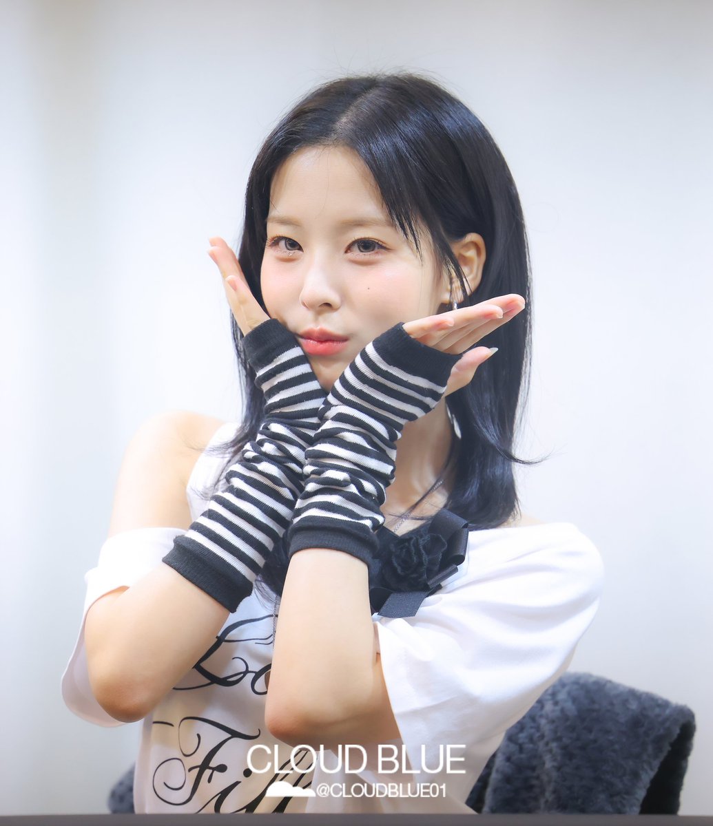 Cloudblue01's tweet photo. 260630 클라씨
CLASSy 선유
#KIMSEONYOU #김선유
#CALSSy #클라씨 https://t.co/1CIyFmQ0Db