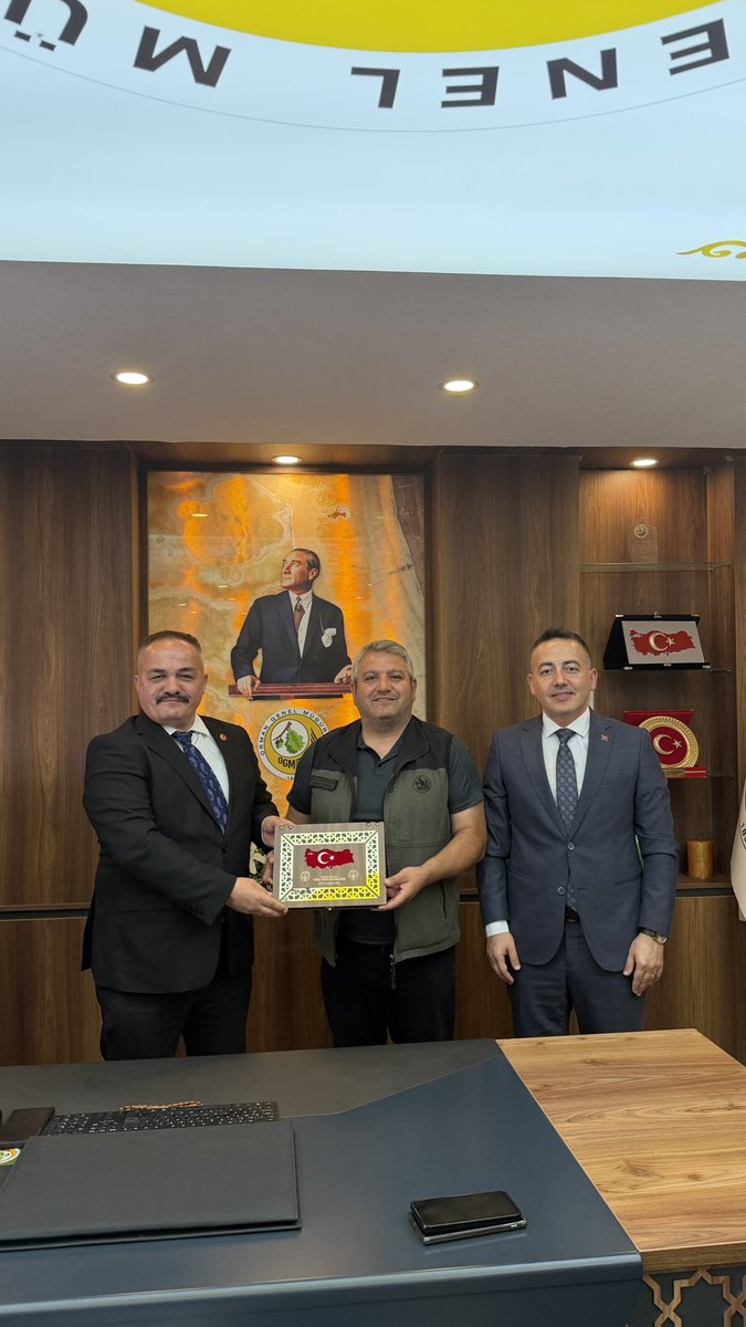 ttosgm's tweet photo. Sendikamız Genel Merkez Yönetim Kurulu olarak, Zonguldak Şube Yönetimimiz beraberinde Zonguldak Orman Bölge Müdürü Sayın Halil Oflu ve Ovacık İşletme Müdürü olarak atanan Sayın Öner Demirkıran’a hayırlı olsun ziyareti gerçekleştirildi. 
Kurum ziyaretimizde teşkilat mensuplarımız ve kurum çalışanlarımız ile sendikal çalışmalarımız hakkında istişarelerde bulunuldu. 
Kurum idarecilerimize, teşkilat mensuplarımıza misafirperverlikleri için teşekkürlerimizi sunarız.