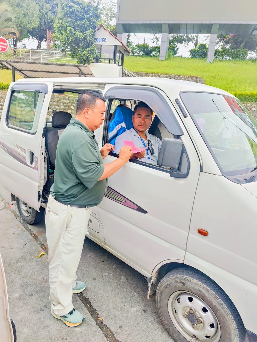 ITFglobalunion's tweet photo. 🇳🇵ITF affiliate NETWON are organising drivers at Kathmandu Airport this week in the struggle for fair pay, proper road infrastructure, clean facilities for workers, and effective social dialogue with unions.

#SafeRatesSaveLives https://t.co/blZHERQq8d
