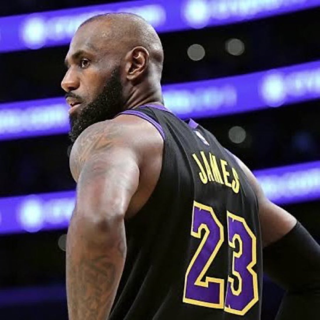 Fullcourtpass's tweet photo. LeBron James has told the Lakers he will play elsewhere next season, per @ShamsCharania https://t.co/CucRRsp09c