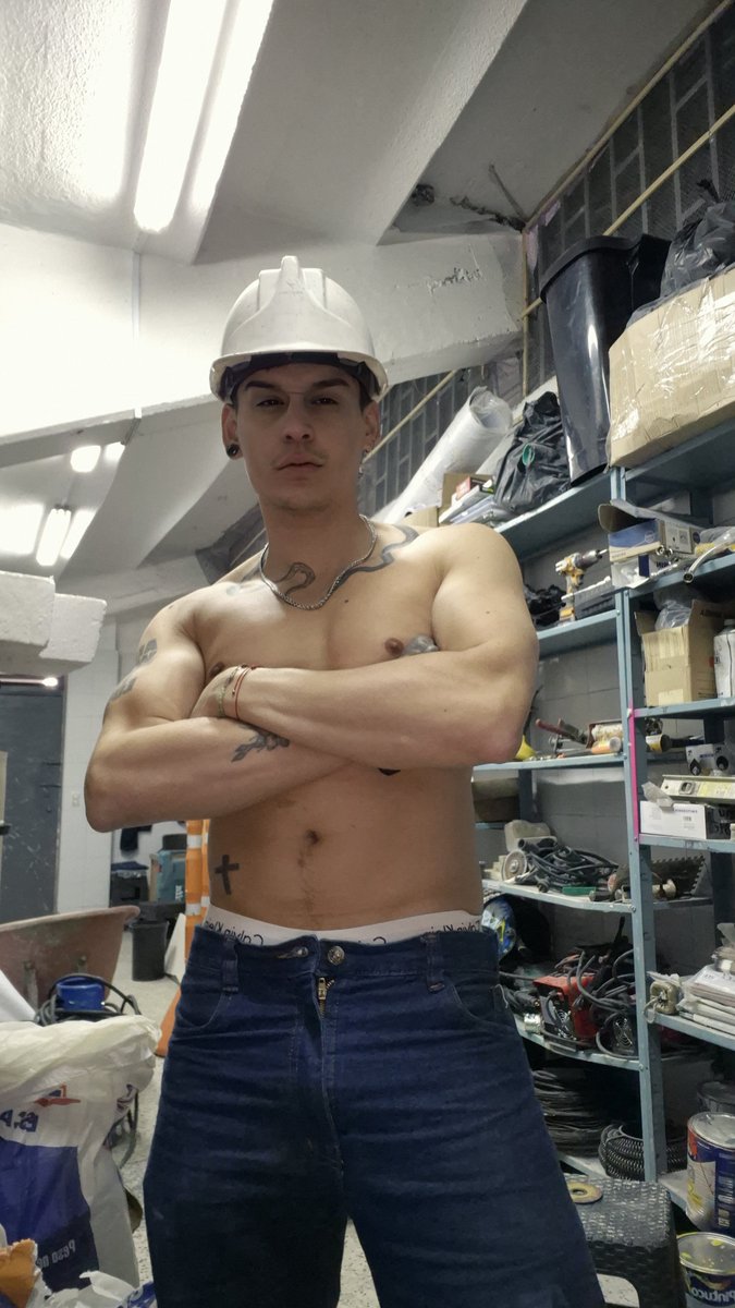 soymonastery's tweet photo. Necesitas que te repare algo? 😈🔨👷‍♂️ https://t.co/xx6s1nS5Dl