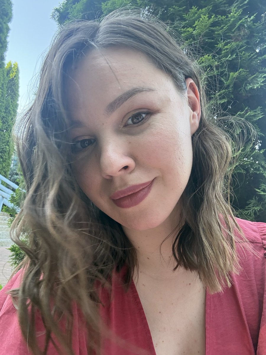 OlgaPatl's tweet photo. Psychologists say that during periods of emotional exhaustion, people may unconsciously be drawn to bright colors to bring themselves a sense of energy, warmth, and optimism.

What do you think? https://t.co/TT4pZXnB8f
