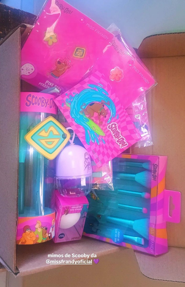 scoobybrasil's tweet photo. GENTE EU GANHEI UMA CAIXA DE MIMOS DE SCOOBY-DOO DA MISS FRANDY 😭😭😭😭😭😭💜💜💜💜💜 https://t.co/QrZb5kbKYM