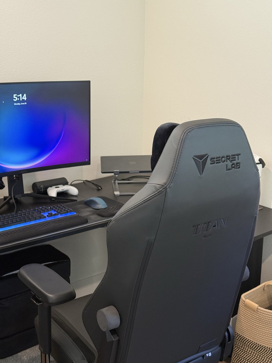 elirodkeydude's tweet photo. Newest addition to the setup 😤 https://t.co/ZWmMXZ6BDX