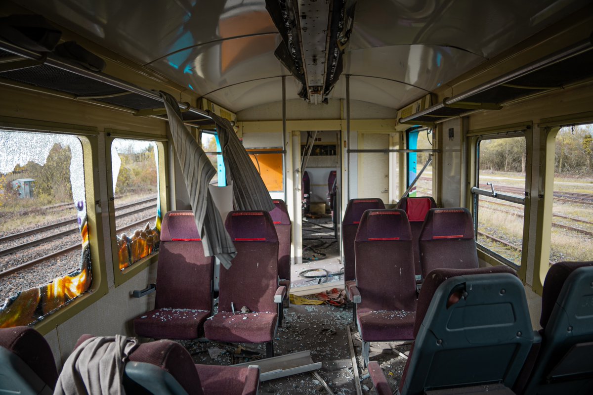 GabietCoco's tweet photo. Un cimetière de TGV abandonnés en Auvergne-Rhône-Alpes !! #tgv #urbex #explorer #abandoned https://t.co/zhW47HC0Gv