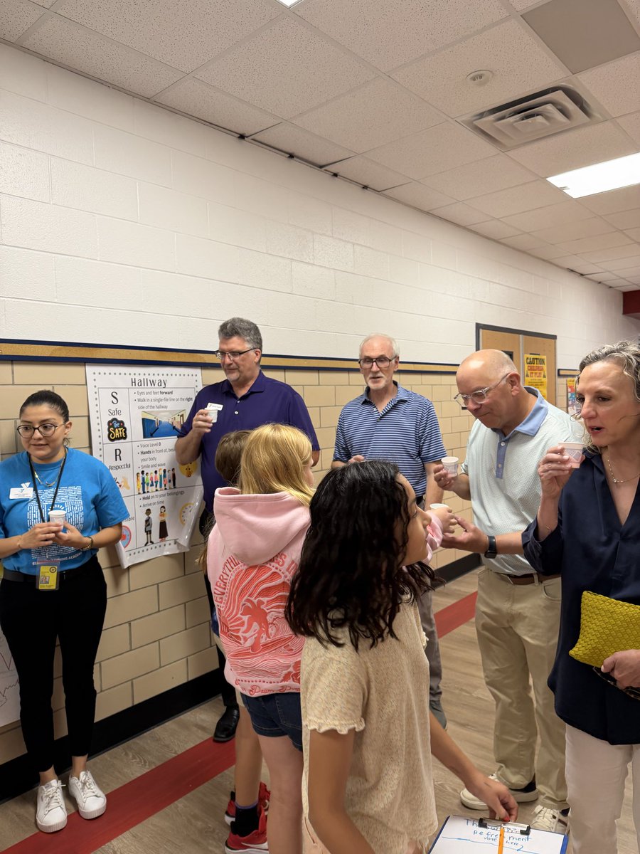 KristiBurson's tweet photo. Nothing like sweet summer lemonade during our Site Visit from the Lake Highlands YMCA Board. Thank you for voting in our Lemonade War Recipe Stand. @LaurelDickson17 #risdBetheOne #risdDreamBig @RichardsonISD https://t.co/ou7nPpcndU