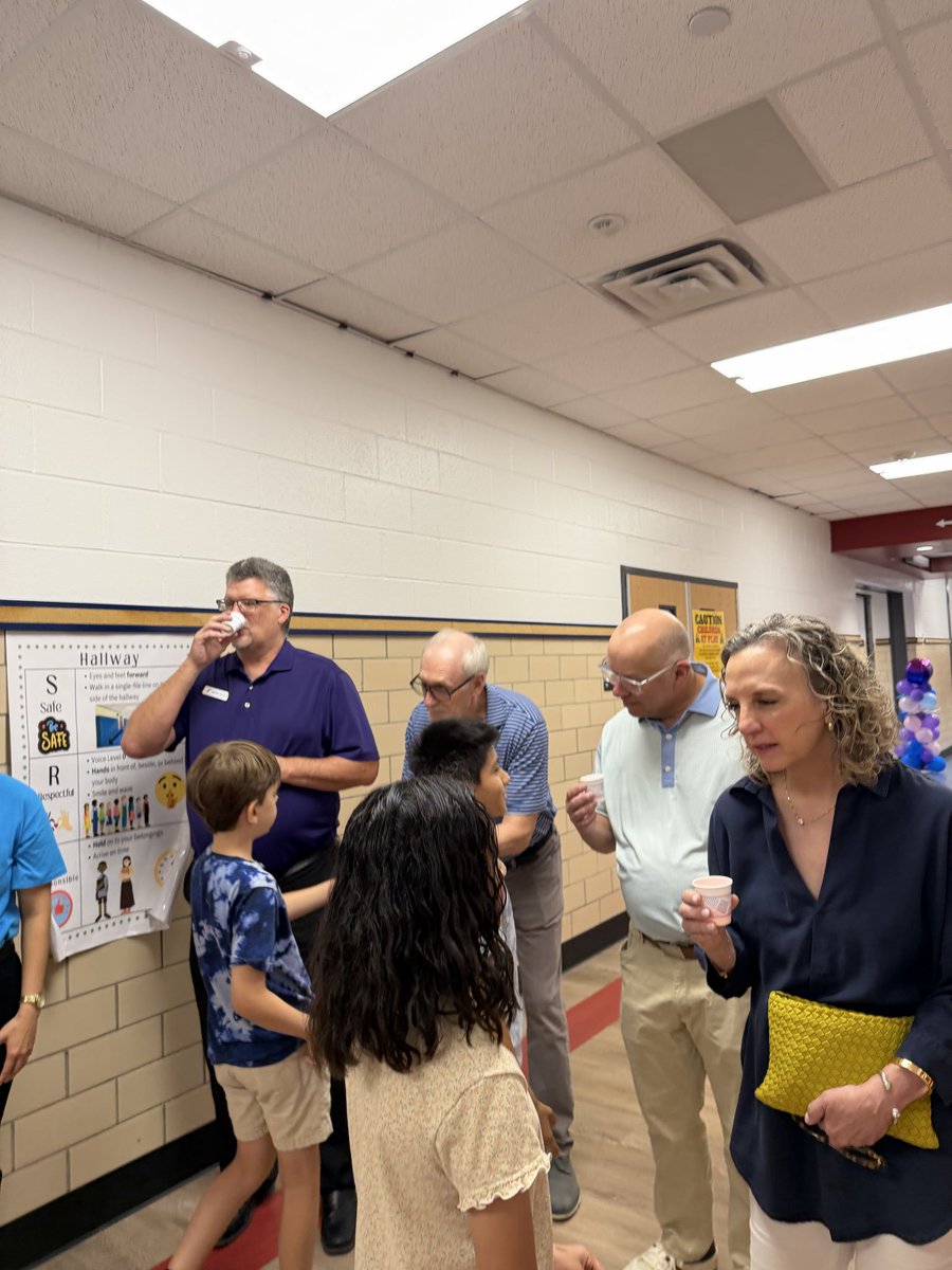 KristiBurson's tweet photo. Nothing like sweet summer lemonade during our Site Visit from the Lake Highlands YMCA Board. Thank you for voting in our Lemonade War Recipe Stand. @LaurelDickson17 #risdBetheOne #risdDreamBig @RichardsonISD https://t.co/ou7nPpcndU