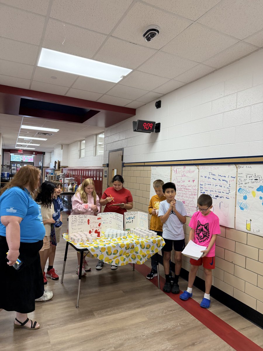 KristiBurson's tweet photo. Nothing like sweet summer lemonade during our Site Visit from the Lake Highlands YMCA Board. Thank you for voting in our Lemonade War Recipe Stand. @LaurelDickson17 #risdBetheOne #risdDreamBig @RichardsonISD https://t.co/ou7nPpcndU