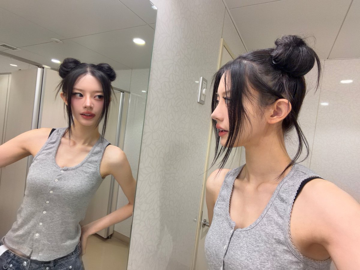 theillitnews_'s tweet photo. MINJU stuns in her latest Weverse update.

#ILLIT #아일릿 #MINJU #민주 https://t.co/K9lTsY132p