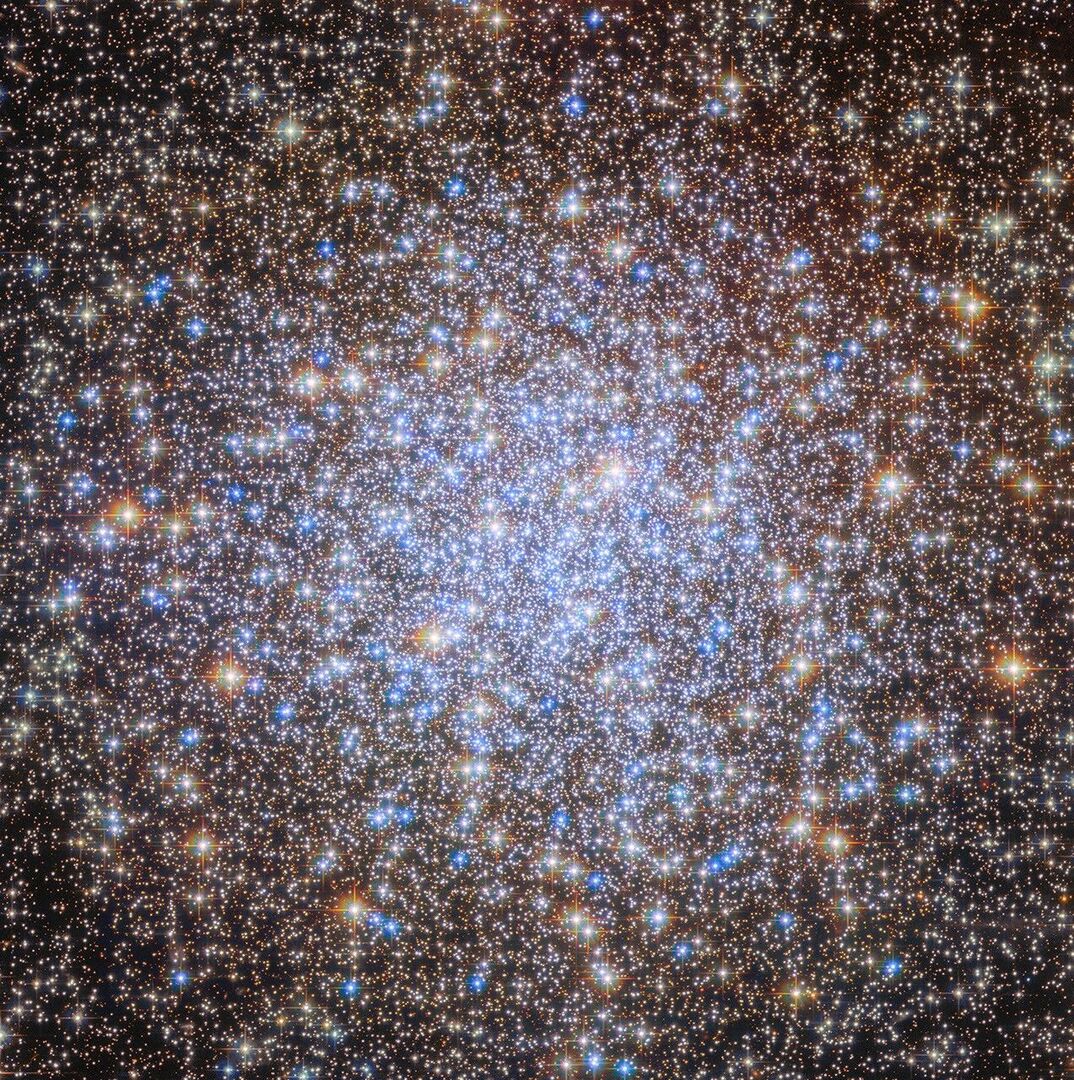 WhatsUpInTheSky's tweet photo. Starry Chandelier Cluster via NASA https://t.co/8BFTcsin1H #whatsupinthesky #wuits #nasa #apod https://t.co/Ce2iXb2inG