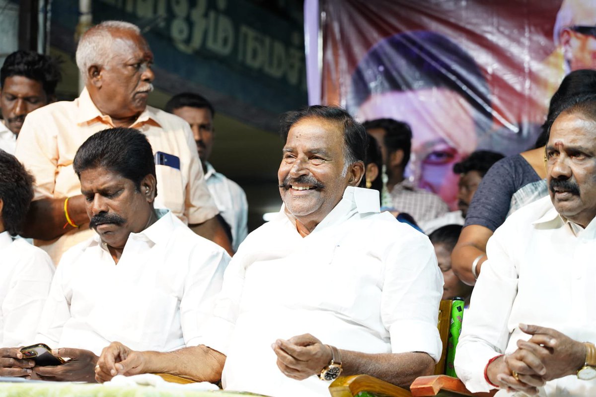KN_NEHRU's tweet photo. திருச்சி மாவட்டம் லால்குடியில் நடைபெற்ற முத்தமிழறிஞர் கலைஞர் அவர்களின் 103 வது பிறந்தநாள் விழா பொதுக்கூட்டத்தில் இன்று பங்கேற்று சிறப்புரையாற்றினேன்.

தமிழினத்தின் ஒப்பற்ற தலைவராக கலைஞர் ஆற்றிய பணிகளும், நவீன தமிழ்நாட்டை தன் செயல்திட்டங்களால் செதுக்கியதையும் இந்த கூட்டத்தில் எடுத்துக் கூறினேன். அதேபோல், தொட்ட துறைகளில் எல்லாம் வெற்றிகளைக் கண்ட நம் கலைஞரின் சிறப்புகளையும்,  தமிழினத்தின் பால் அவர் கொண்ட அன்பையும் நம் கழக செய்தி தொடர்புக்குழு துணைத் தலைவர் திரு. மருது அழகுராஜ் அவர்கள் பொது மக்களிடம் பகிர்ந்து கொண்டார். 

கலைஞரின் பிறந்த நாளை கொண்டாடும் இவ்வேளையில் நம் கழக ஆட்சி மீண்டும் அமைய அயராது உழைப்போம்..!

கலைஞரின் புகழை காலமெல்லாம் போற்றுவோம்..!

#KalaignarForever