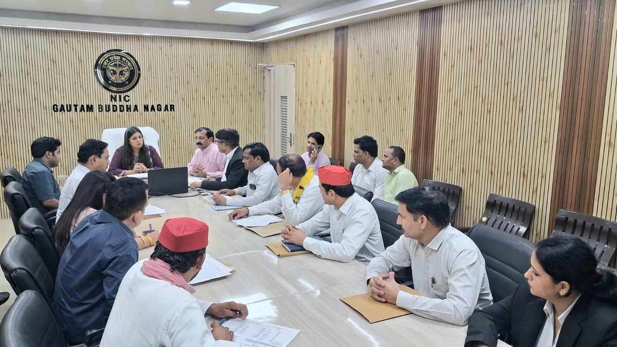 dmgbnagar's tweet photo. मतदेय स्थलों के संभाजन के संबंध में आज मा0 जनप्रतिनिधियों एवं मान्यता प्राप्त राजनीतिक दलों के प्रतिनिधियों के साथ बैठक कर मतदाता���ं की संख्या के आधार पर पुनर्निर्धारण प्रक्रिया एवं आगामी कार्यवाही पर चर्चा की। साथ ही सुझाव/आपत्तियां उपलब्ध कराने हेतु संबंधितों से अपेक्षा की गई। https://t.co/IV0DbwUMDW