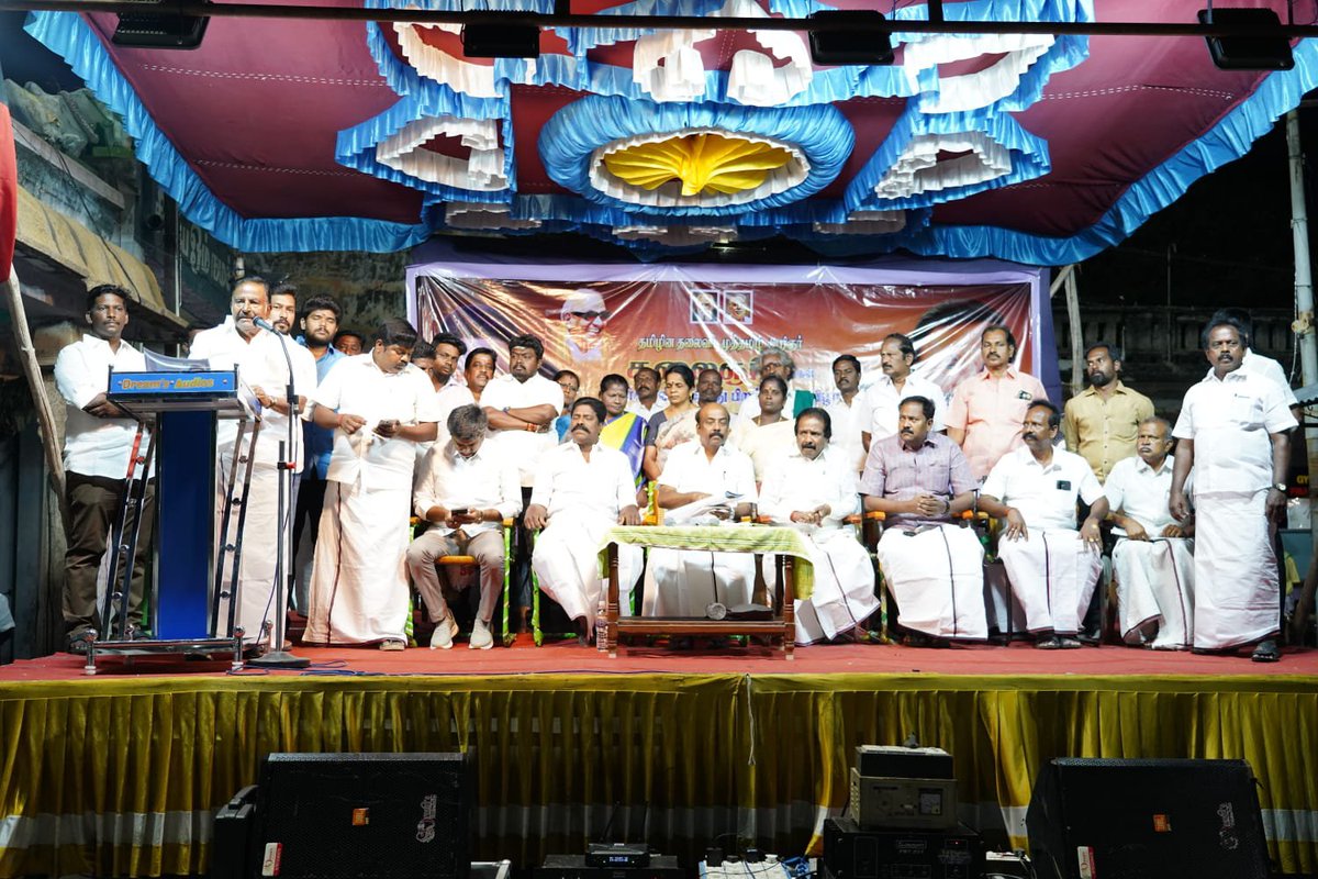 KN_NEHRU's tweet photo. திருச்சி மாவட்டம் லால்குடியில் நடைபெற்ற முத்தமிழறிஞர் கலைஞர் அவர்களின் 103 வது பிறந்தநாள் விழா பொதுக்கூட்டத்தில் இன்று பங்கேற்று சிறப்புரையாற்றினேன்.

தமிழினத்தின் ஒப்பற்ற தலைவராக கலைஞர் ஆற்றிய பணிகளும், நவீன தமிழ்நாட்டை தன் செயல்திட்டங்களால் செதுக்கியதையும் இந்த கூட்டத்தில் எடுத்துக் கூறினேன். அதேபோல், தொட்ட துறைகளில் எல்லாம் வெற்றிகளைக் கண்ட நம் கலைஞரின் சிறப்புகளையும்,  தமிழினத்தின் பால் அவர் கொண்ட அன்பையும் நம் கழக செய்தி தொடர்புக்குழு துணைத் தலைவர் திரு. மருது அழகுராஜ் அவர்கள் பொது மக்களிடம் பகிர்ந்து கொண்டார். 

கலைஞரின் பிறந்த நாளை கொண்டாடும் இவ்வேளையில் நம் கழக ஆட்சி மீண்டும் அமைய அயராது உழைப்போம்..!

கலைஞரின் புகழை காலமெல்லாம் போற்றுவோம்..!

#KalaignarForever