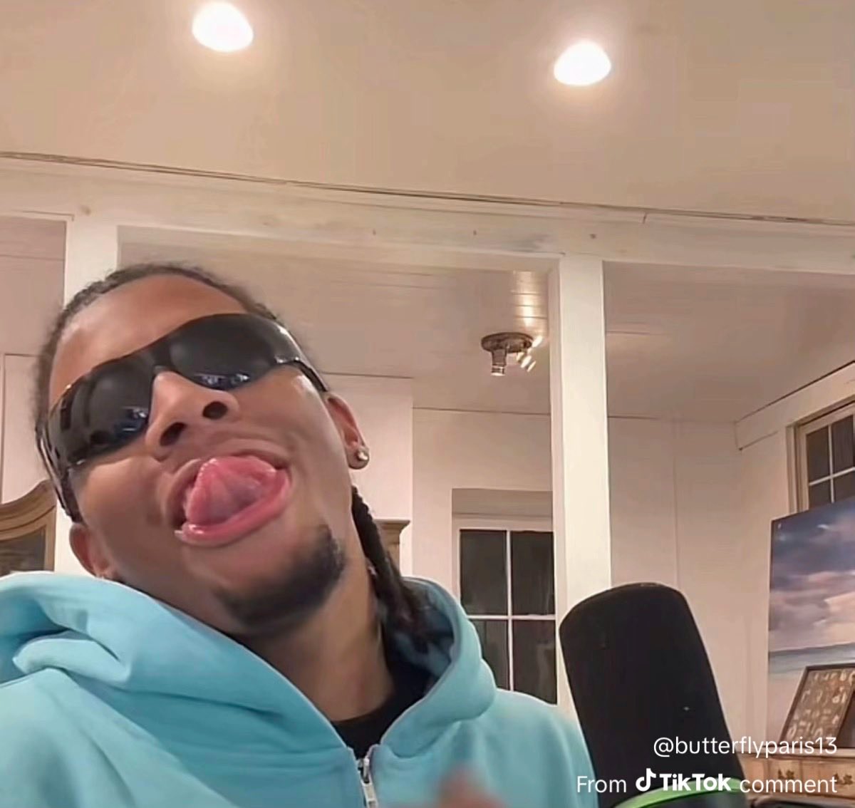 dumblverboy's tweet photo. @NevPapi And I don’t blame you https://t.co/SG9uZJWzla