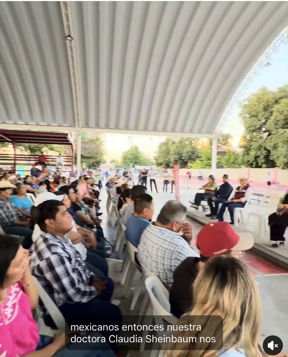 SoteloRodrigo's tweet photo. El primer día de pre pre campaña lo ganó @CelidaLopezc.

La ex secretaria de Sagarhpa no decepciona.

Es la que mejor entiende un proceso interno o electoral y la que mejor conecta con la gente.

Ayer tuvo evento en Navojoa, se pasó a Etchojoa, reunió a decenas, recorrió casa por casa, anda en entrevistas, dio conferencia.

Así la vi en 2018, cuando la menospreciaban “por panista” pero demostró que en @MorenaenSonora se pueden juntar todos los fundadores y no le llegan ni a los talones.