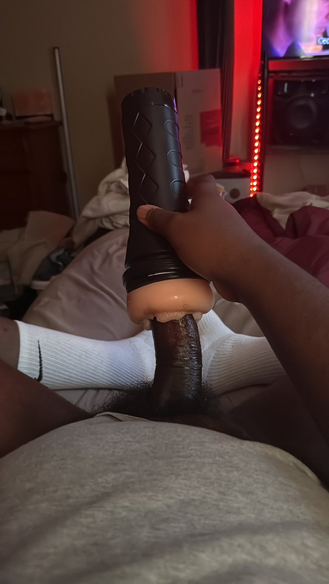 logicalward's tweet photo. Hey bros hmu DMs open https://t.co/XE9TbIzmaN