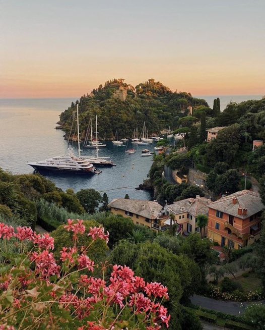 bloomele_'s tweet photo. manifesting a summer in Italy https://t.co/2oi8b1E819
