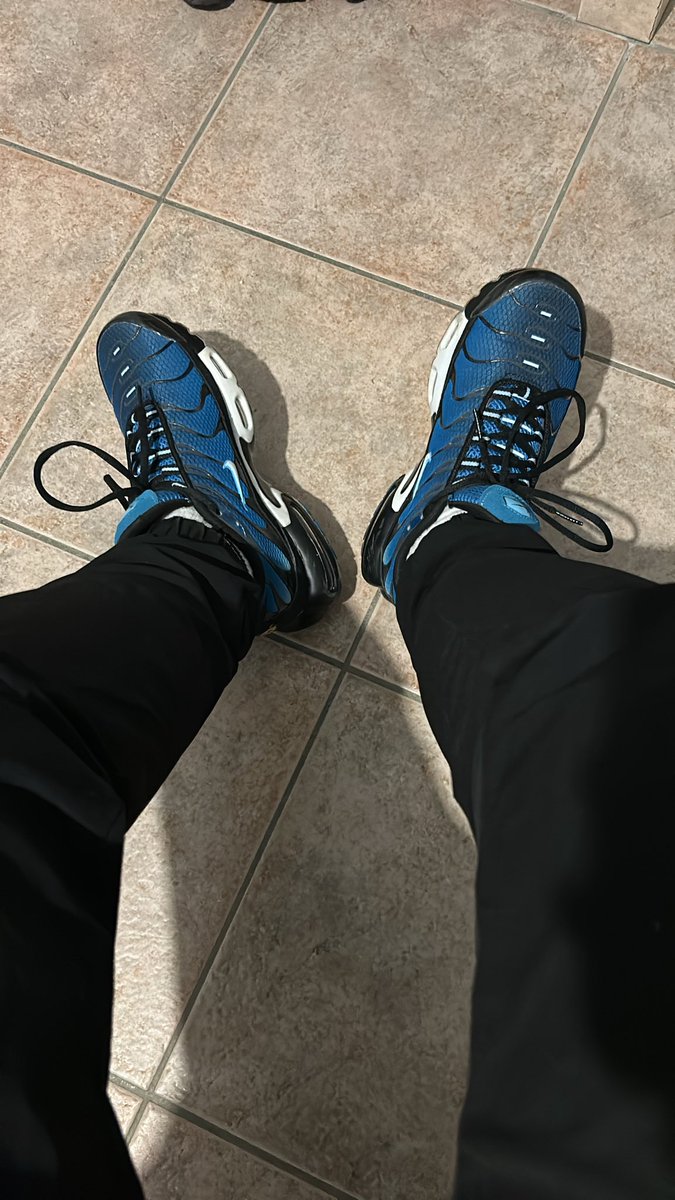 Kiffeur6907's tweet photo. Trop bien le nylon avec cette paire https://t.co/m8Gx53Aljd