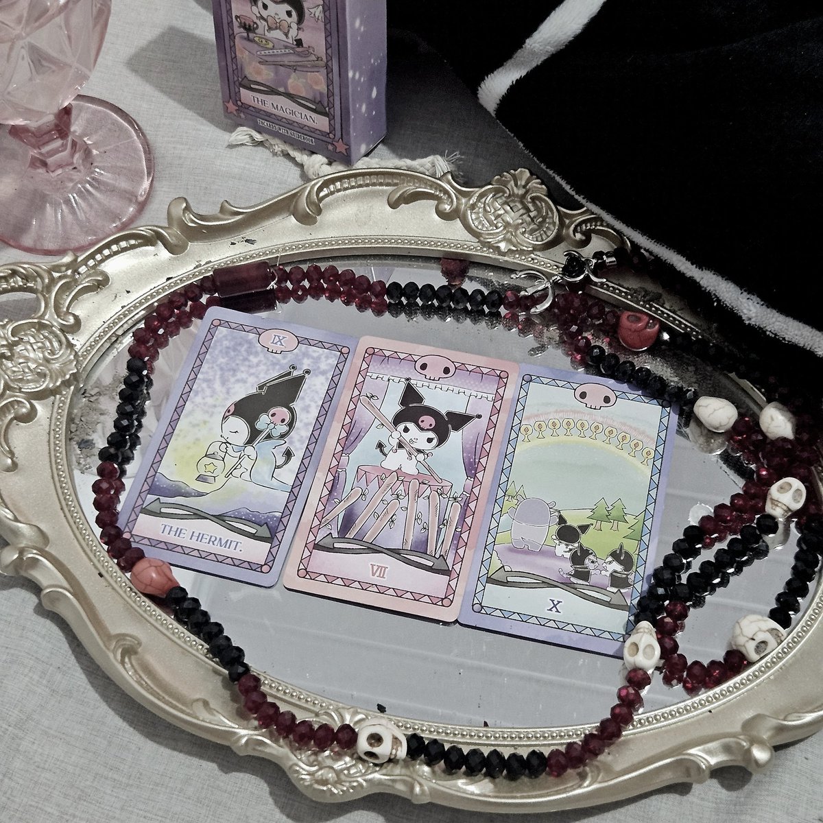 tarodalilith's tweet photo. 🐰 — mesa / agenda aberta para leituras de tarot e baralho cigano, com atendimento imediato ✨️

catálogo completo (métodos e magias): https://t.co/n9k9ZagP8v

1 pergunta: R$15 (3 por R$30, 5 por R$45)

agende aqui: 
💌 — https://t.co/SzcfStM01U 

🗝: cartomante, consulta, magista.