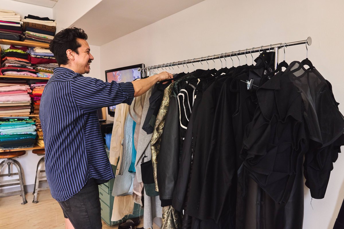 Elias_Gurrola's tweet photo. Was photographed doing some work in the studio at Village of Industry & Arts.
Photography by Ed Newton
@ednewton
#eliasgurrola #bts #fashiondesigner #phillydesigner #studiovisit https://t.co/V6NtN7nmrQ