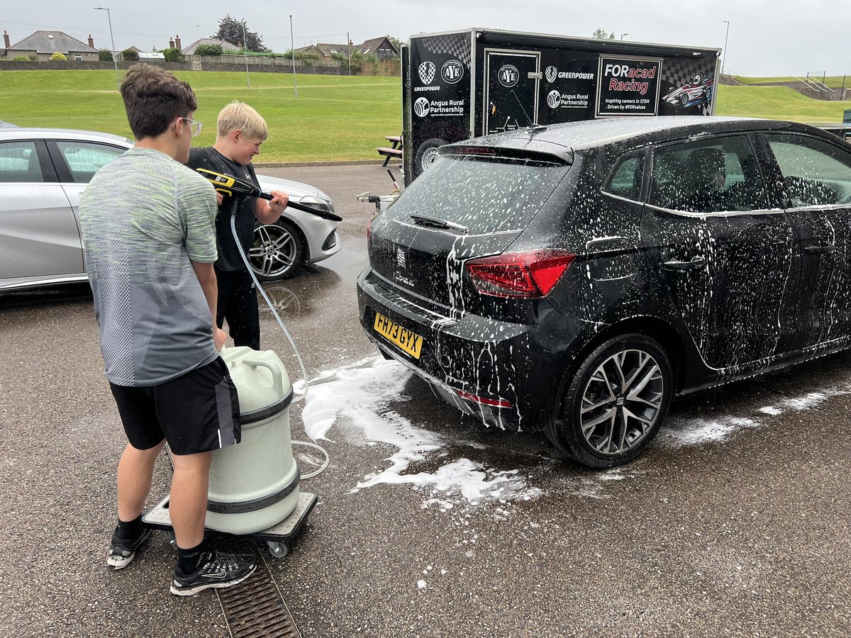 FATech_Ed's tweet photo. A bit of trailer maintenance turned into a tidy wee profitable valeting enterprise! https://t.co/blvYL2ztn9