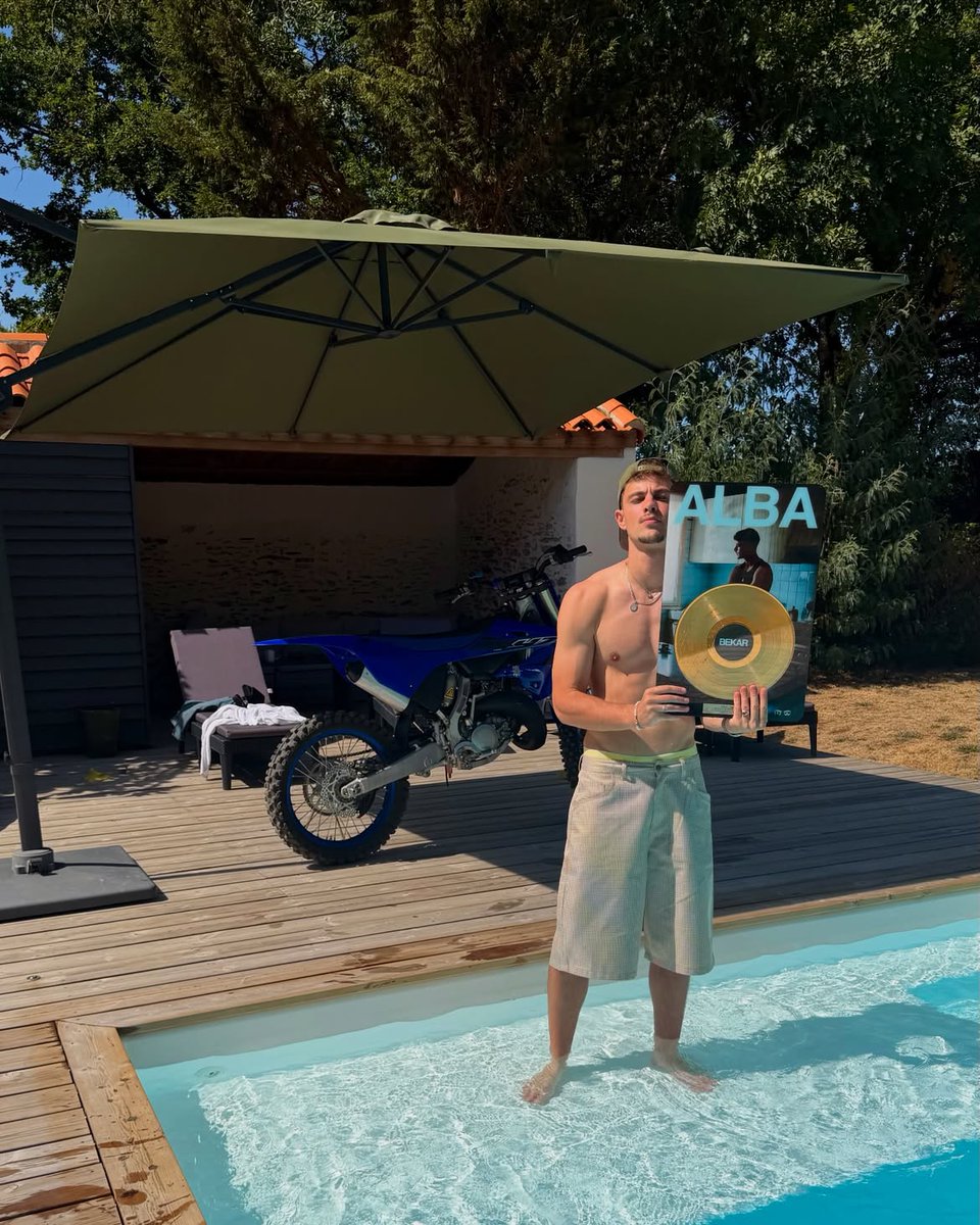 BekarNFR's tweet photo. Alba est disque d’or, c’est le 3ème 📀
Celui-ci on l’a fait en 1 an, merci à vous tous pour ce chemin parcouru.

Je reviens très bientôt

📸 @mobiusvisio https://t.co/x8Mj6lQkSl