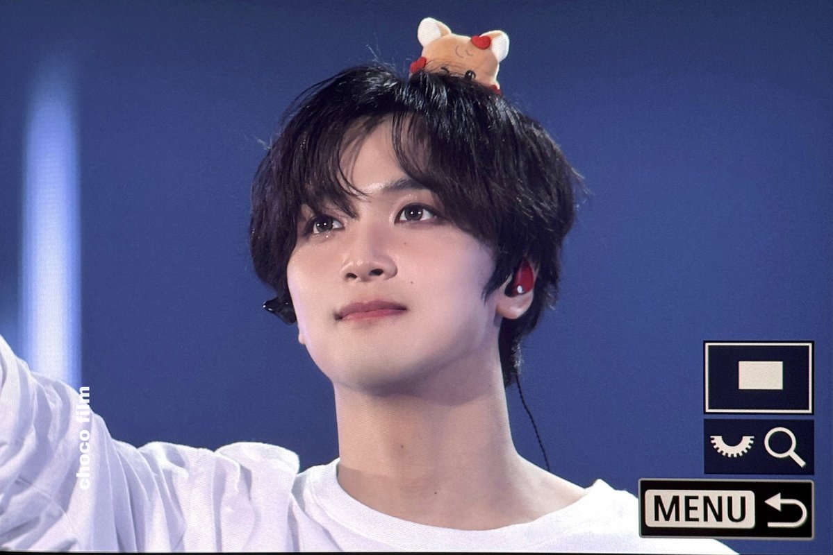 hchxna's tweet photo. 팬미때 햇꾸 부탁드려요
귀여운 머리핀 하나만 꽂아도 이쁜 애니까 이왕이면 양쪽으로꽂아주심감사하겟어요 https://t.co/PmU68nlCDN