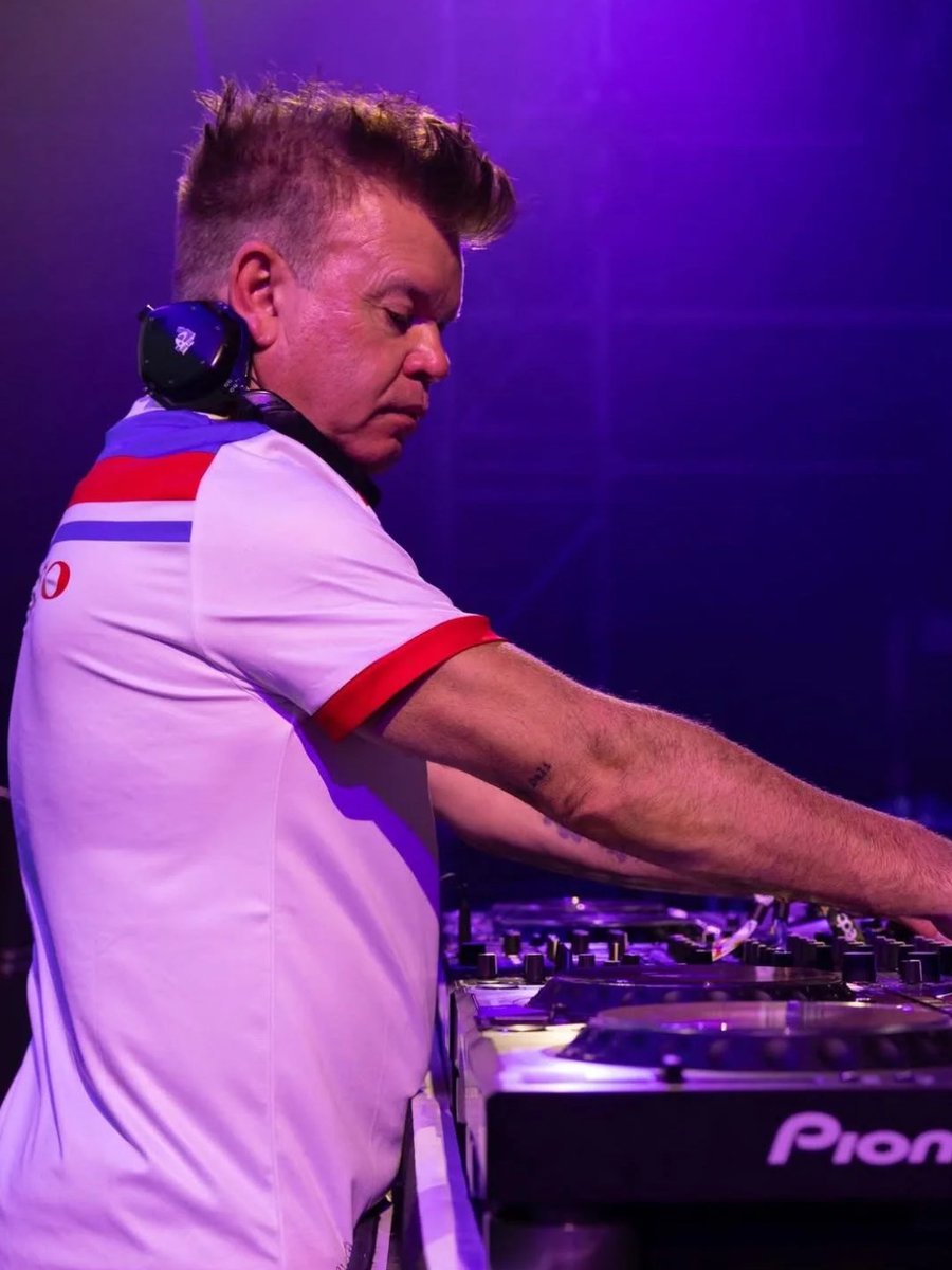 perfectorecords's tweet photo. Win a stitched signature Perfecto football shirt ⚽

Signed by the one and only @pauloakenfold!

To enter:
⚽ Pre-save our new album Mission Underground (link below)

Three winners will be announced on World Cup Final day - 19th July 👀 https://t.co/Bf3kAdRIUL