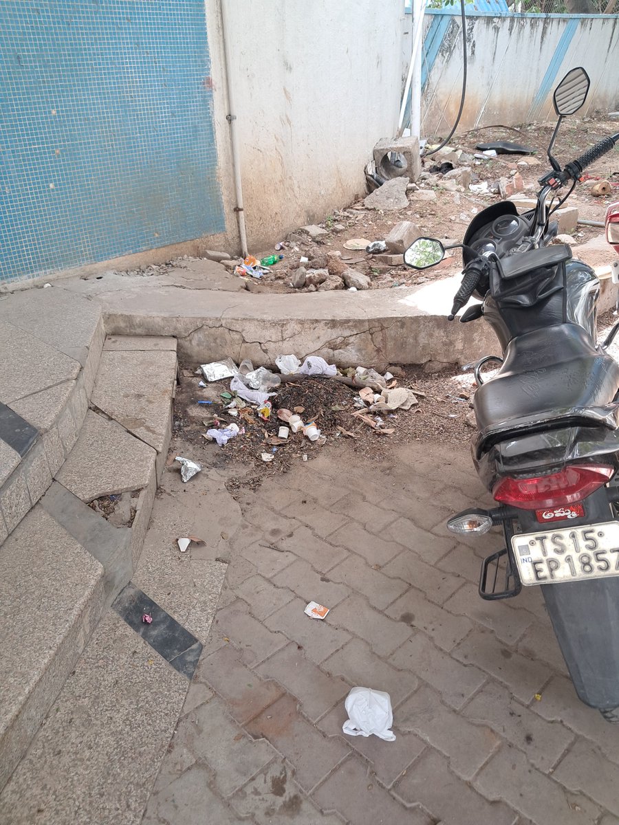 krishna_avs's tweet photo. @AshwiniVaishnaw @RailMinIndia @SCRailwayIndia @gmscrailway @drmsecunderabad @drmhyb @RailwaySeva
Nature Cure Hospital Railway Station parking area is filled with trash.
No #fines on culprits littering trash & no #regular sanitation.
Please address this issue immediately 🙏 https://t.co/yhE857RmQq