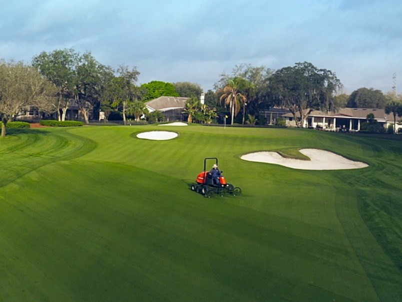 JacobsenTurf's tweet photo. Zoom in, Zoom out 🔍 

With the high-performance golf fairway mower LF550, you can get both comfort and control. 

#Jacobsen #LF550 https://t.co/HrYJMw8F9s