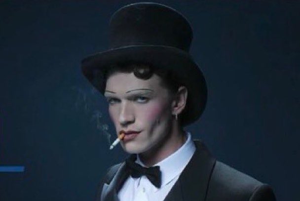 godnorstorrie's tweet photo. I think it's so awesome that the newest pop culture sensation is an ethereal gay clown https://t.co/Hhl1m1Bujg