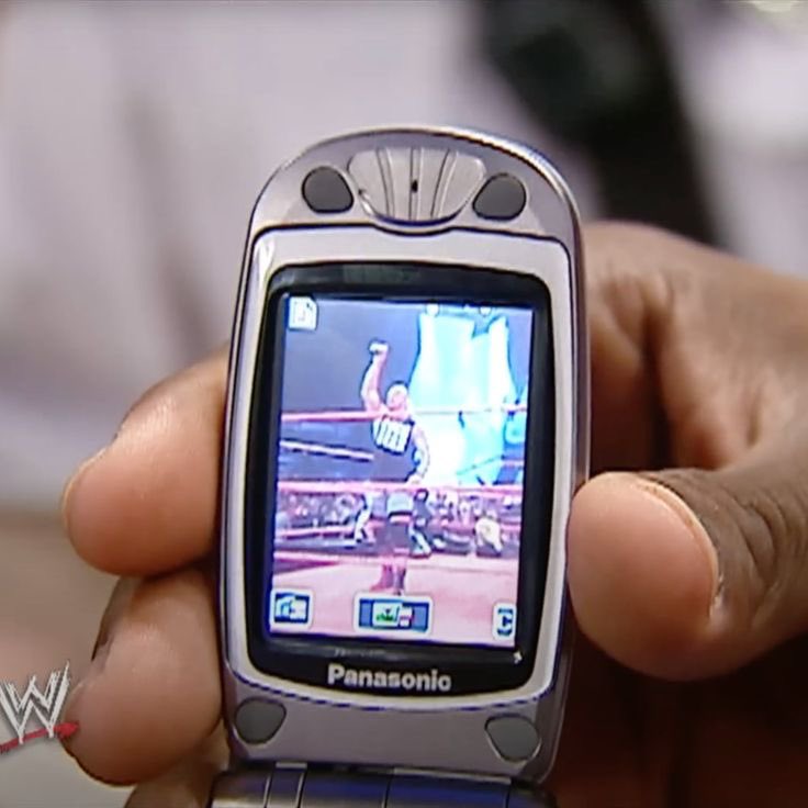 hiddenposters's tweet photo. LeBron James at WWE Monday Night Raw (2003) https://t.co/5ATmimualJ