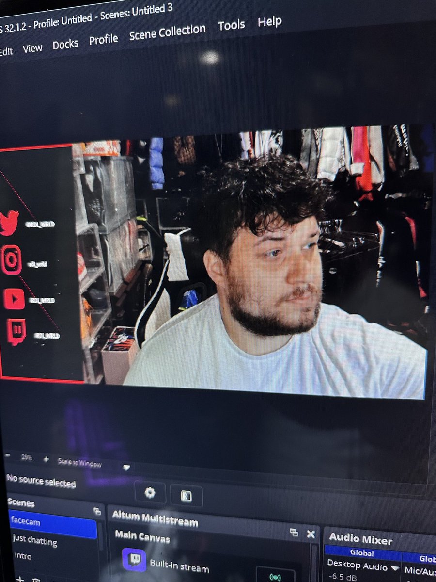 RDL_WRLD's tweet photo. https://t.co/UiMYsSIw36 LIVE! Pull up! Playing marvel rivals on stream! Road to diamond maybe today is the day! https://t.co/3PImd1QbmY