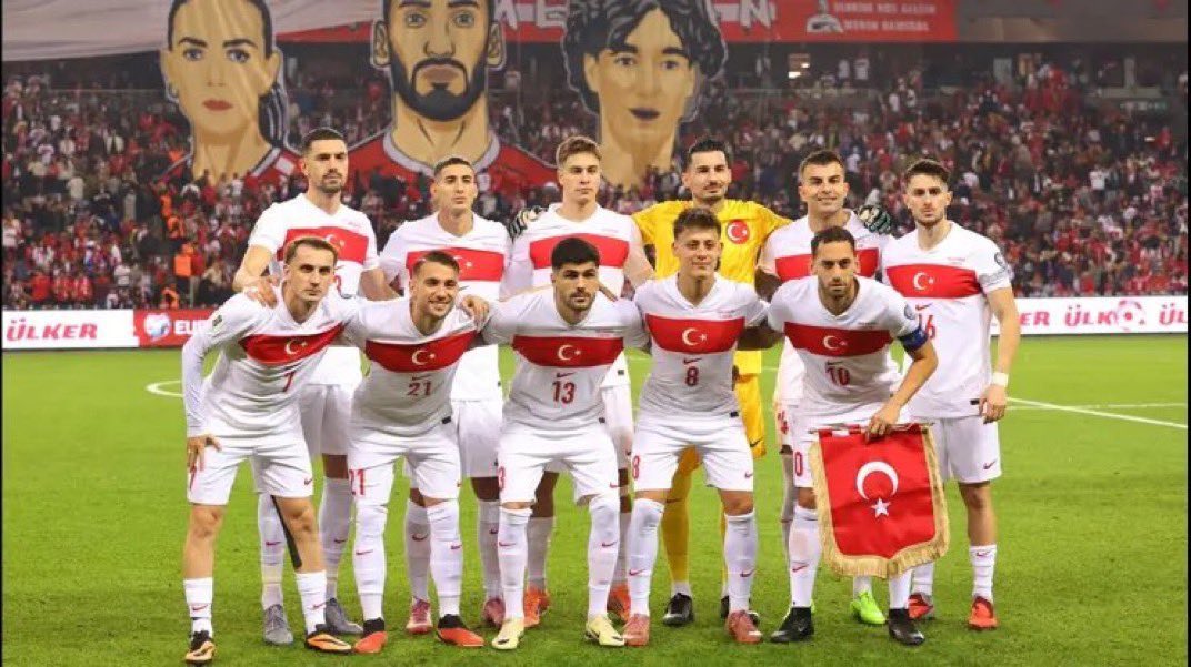KuzgunTv_'s tweet photo. 🚨 Asgari ücretin 28075 ₺ olduğu bir ülkede A Milli Futbol Takımına 
16 milyon dolar (656milyon ₺) 
prim dağıtılmış.

Hayır, onlar da UTANMADAN almışlar.
#DipteyizSondayızAçız https://t.co/hTTzK9IoVP