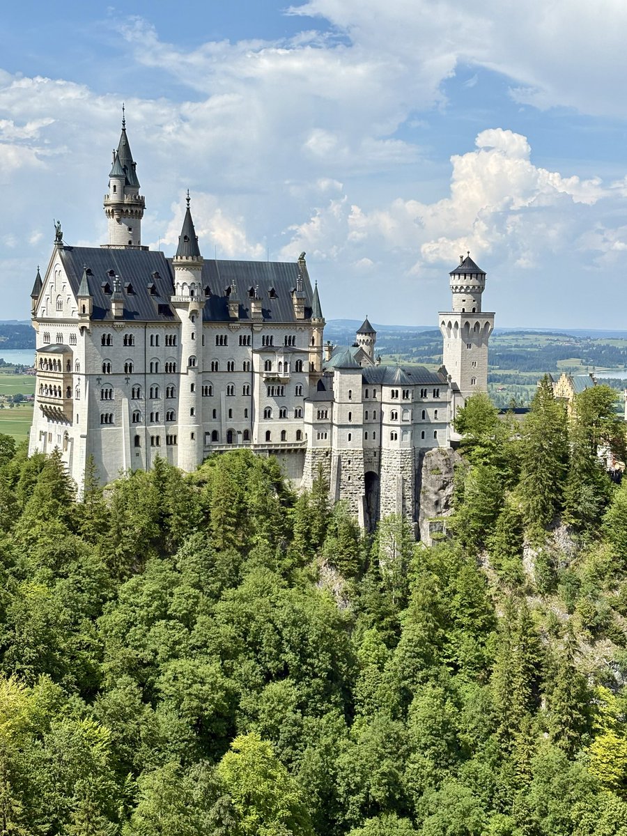 LiveLikeLandon's tweet photo. Neuschwanstein castle https://t.co/5IFPRo7rPg