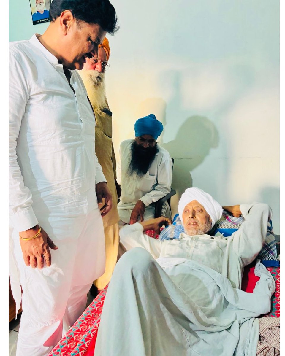 rajinderdeepa's tweet photo. ਪਿੰਡ ਉਭਾਵਾਲ ਤੋਂ ਮੇਰੇ ਨਜ਼ਦੀਕੀ ਸਾਥੀ ਅਤੇ ਟਕਸਾਲੀ ਕਾਂਗਰਸੀ ਆਗੂ, ਜਿਨ੍ਹਾਂ ਨੂੰ ਸਾਰਾ ਪਿੰਡ ਪਿਆਰ  ਨਾਲ ‘ਮਾਮਾ ਜੀ’ ਕਹਿ ਕੇ ਬੁਲਾਉਂਦਾ ਹੈ, ਸ੍ਰੀ ਕ੍ਰਿਸ਼ਨ ਕੁਮਾਰ ਜੀ ਪਿਛਲੇ ਕੁਝ ਸਮੇਂ ਤੋਂ ਬੀਮਾਰ ਚੱਲ ਰਹੇ ਹਨ, ਉਨ੍ਹਾਂ ਦੇ ਗ੍ਰਹਿ ਵਿਖੇ ਪਹੁੰਚ ਕੇ ਹਾਲ-ਚਾਲ ਜਾਣਿਆ।
ਉਨ੍ਹਾਂ ਦੀ ਚੰਗੀ ਸਿਹਤ ਅਤੇ ਜਲਦ ਸਿਹਤਯਾਬੀ ਦੀ ਕਾਮਨਾ ਕਰਦਾ ਹਾਂ https://t.co/DwXKOYnE6V
