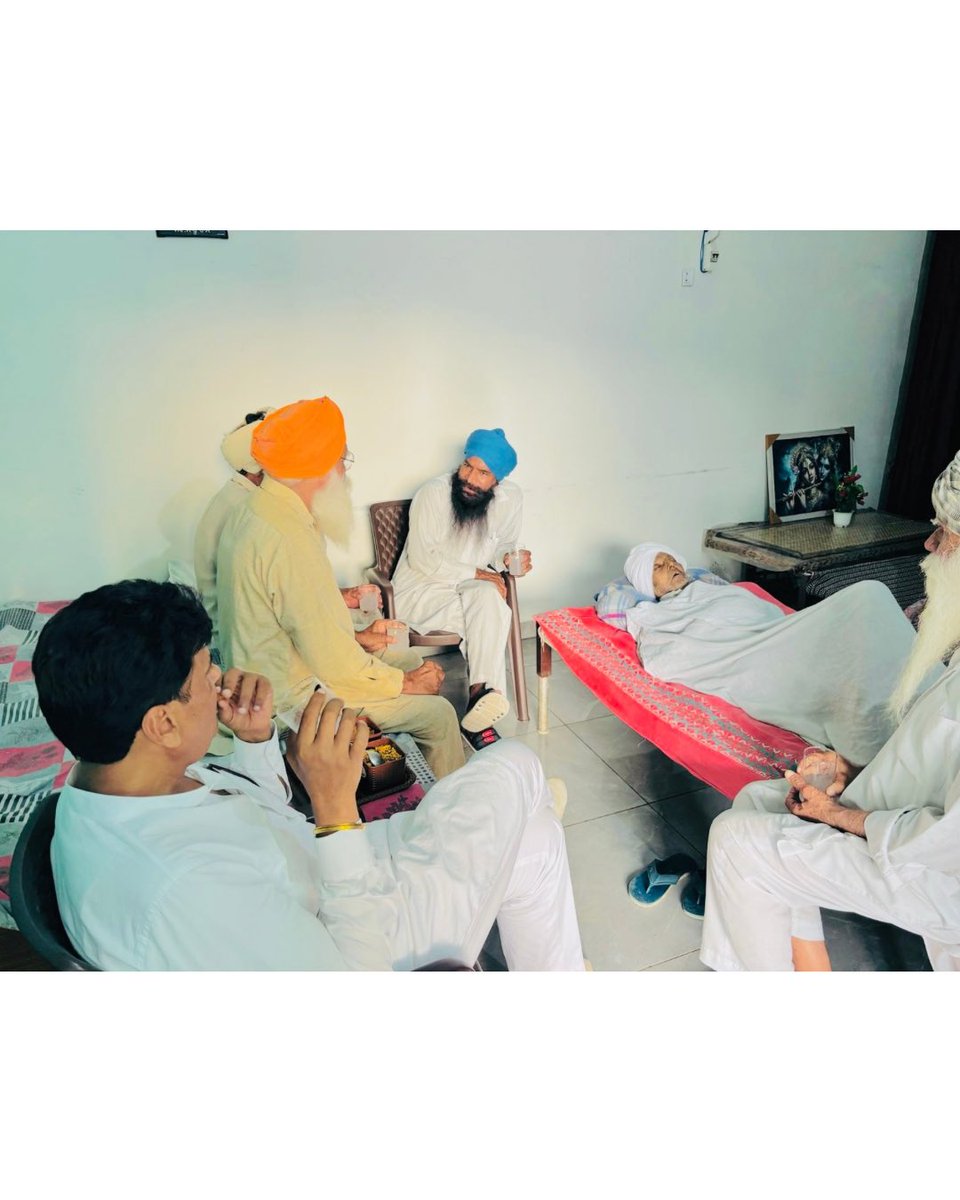 rajinderdeepa's tweet photo. ਪਿੰਡ ਉਭਾਵਾਲ ਤੋਂ ਮੇਰੇ ਨਜ਼ਦੀਕੀ ਸਾਥੀ ਅਤੇ ਟਕਸਾਲੀ ਕਾਂਗਰਸੀ ਆਗੂ, ਜਿਨ੍ਹਾਂ ਨੂੰ ਸਾਰਾ ਪਿੰਡ ਪਿਆਰ  ਨਾਲ ‘ਮਾਮਾ ਜੀ’ ਕਹਿ ਕੇ ਬੁਲਾਉਂਦਾ ਹੈ, ਸ੍ਰੀ ਕ੍ਰਿਸ਼ਨ ਕੁਮਾਰ ਜੀ ਪਿਛਲੇ ਕੁਝ ਸਮੇਂ ਤੋਂ ਬੀਮਾਰ ਚੱਲ ਰਹੇ ਹਨ, ਉਨ੍ਹਾਂ ਦੇ ਗ੍ਰਹਿ ਵਿਖੇ ਪਹੁੰਚ ਕੇ ਹਾਲ-ਚਾਲ ਜਾਣਿਆ।
ਉਨ੍ਹਾਂ ਦੀ ਚੰਗੀ ਸਿਹਤ ਅਤੇ ਜਲਦ ਸਿਹਤਯਾਬੀ ਦੀ ਕਾਮਨਾ ਕਰਦਾ ਹਾਂ https://t.co/DwXKOYnE6V