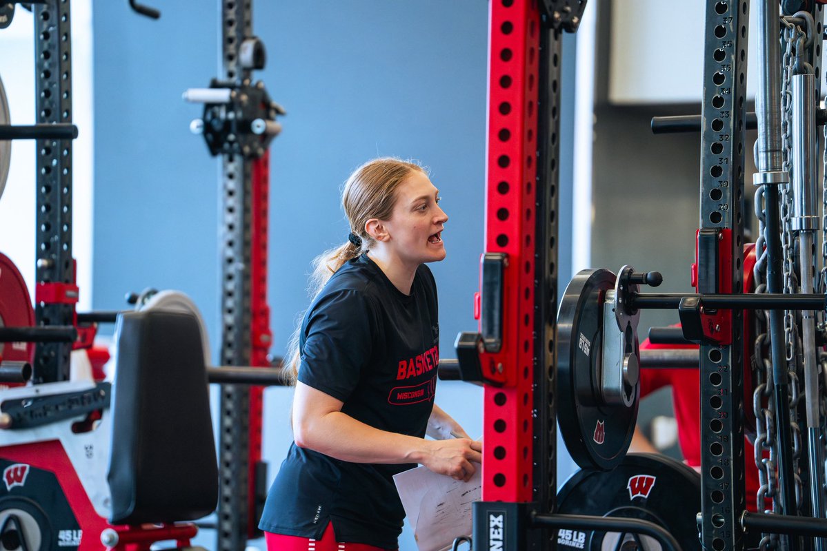 BadgerWBB's tweet photo. Getting stronger 𝙏𝙊𝙂𝙀𝙏𝙃𝙀𝙍

#OnWisconsin | @UWHealth https://t.co/HIeEvH2SJM
