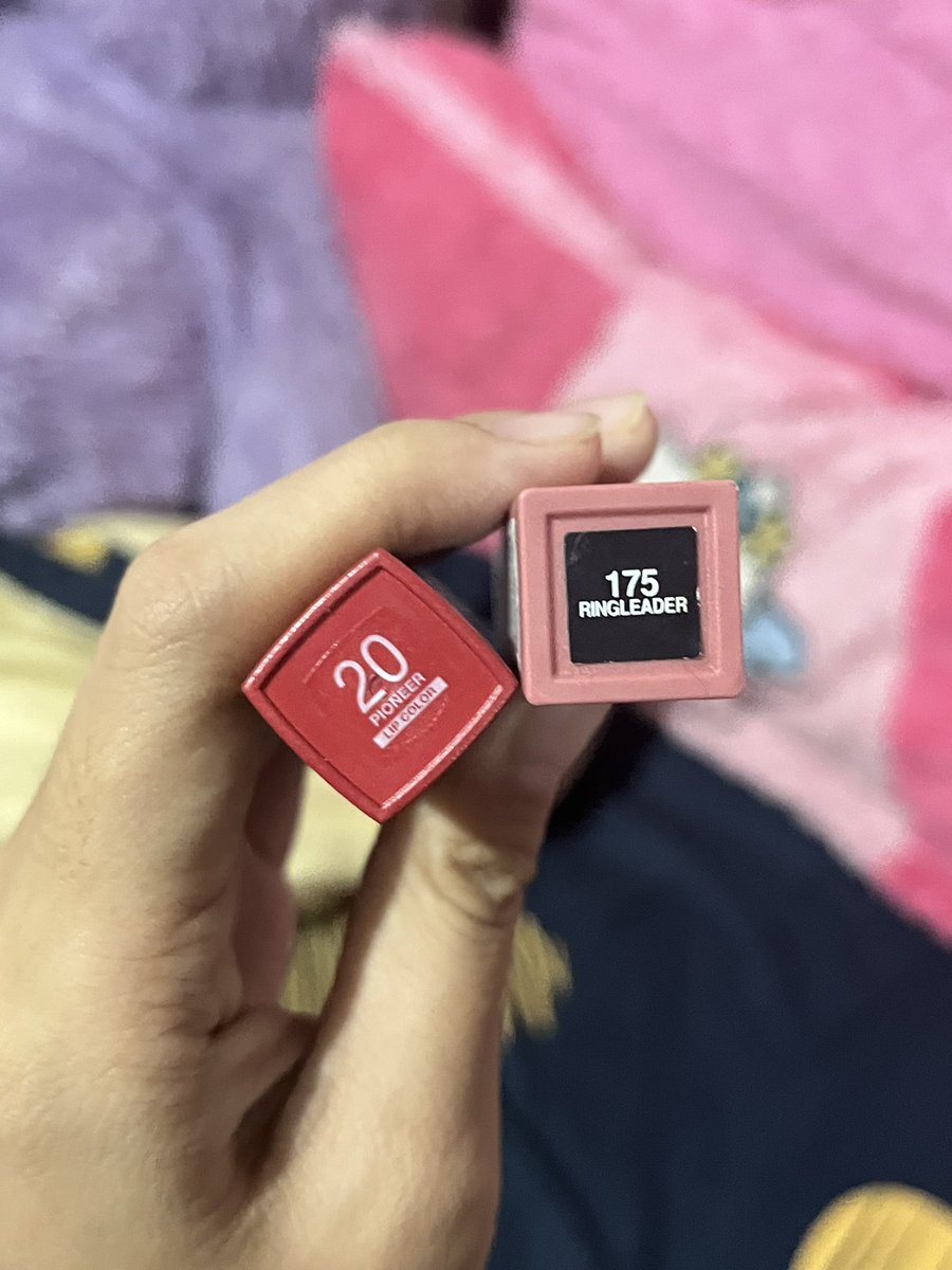 aalliiffaaa_'s tweet photo. @thornheels harus cobain maybelline mate ink sih🩷⋆˚꩜｡ aku make dari jam 5 subuh habis makeup [untuk yudisium] ~makeup sendiri, sampe jam 9 malam! aman tanpa di touch up sedikit pun

aku juga pake untuk daily🫶 kalo nggak mau kering tinggal ditambah lip glossy https://t.co/dVDb87YN3j https://t.co/Yn93QGZhpu